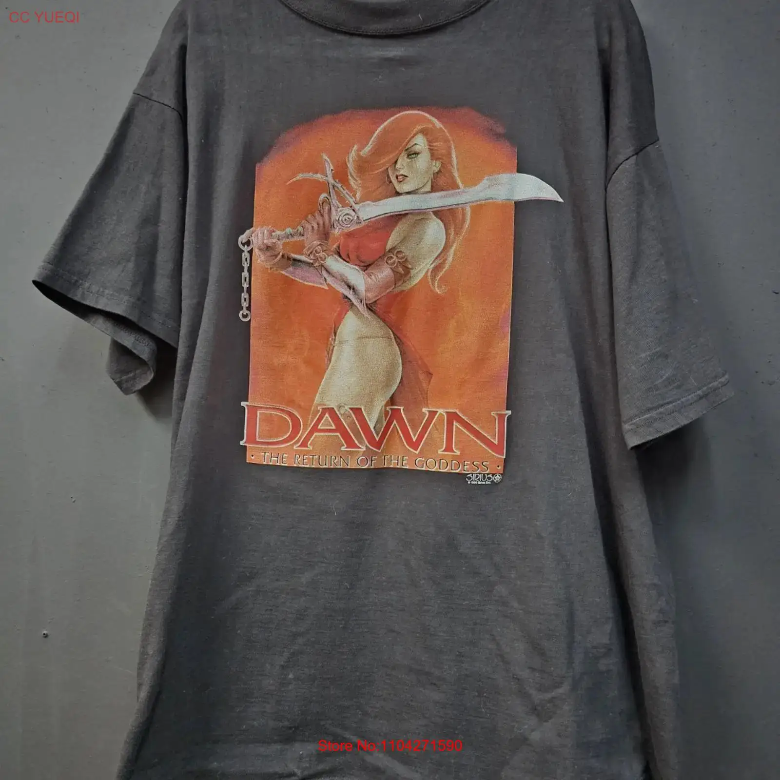 Vintage Fashion Victim Shirt - تي شيرت داون عتيق الطراز من