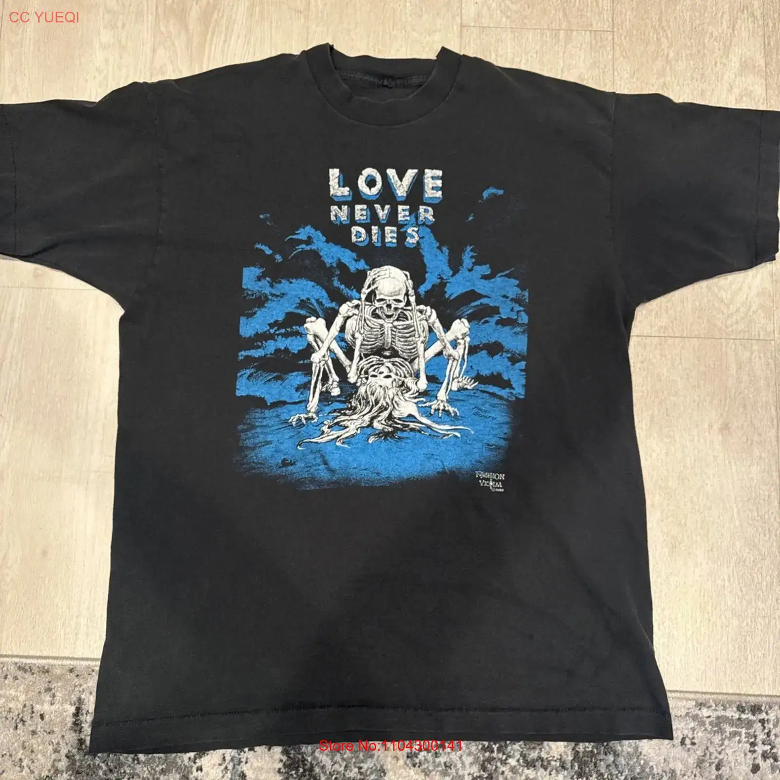 Vintage Fashion Victim Shirt - تي شيرت VTG عتيق الطراز 1990