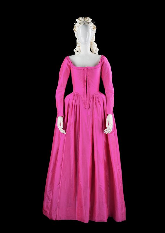 زي تنكري لسيدة كاثرين العظيمة، - مراجعة Vintage Slip Dress وسعره